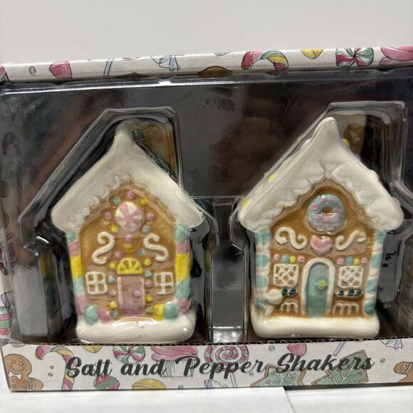 NWT Gingerbread House Salt & Pepper Shakers  3”x4” New Christmas 
Holiday Xmas - Picture 5 of 7